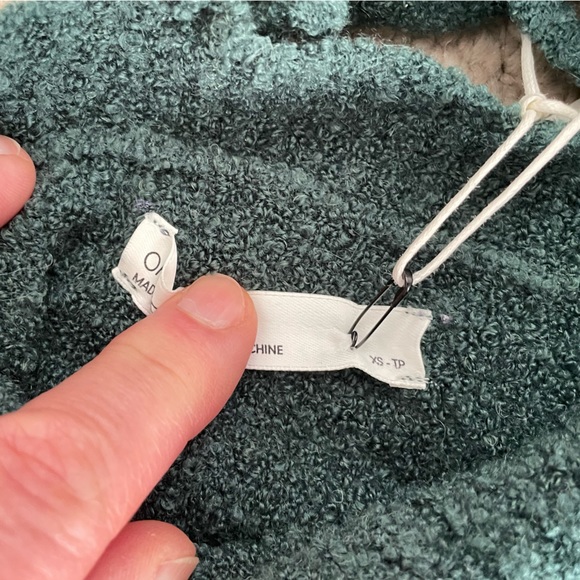 OPEN BACK FUZZY SWEATER - Picture 3 of 6